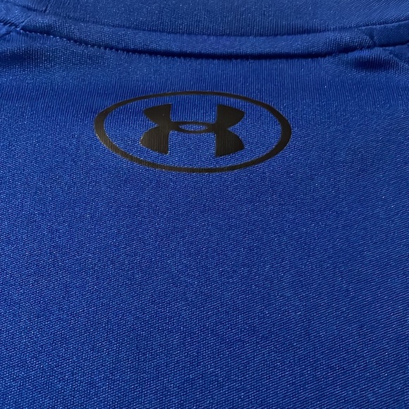 Men’s under armor, loose heat gear, short sleeve T-shirt, like new small - Picture 4 of 5